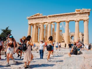 Athens,,Greece,-,August,30,,2022:,A,Crowd,Of,Visitors