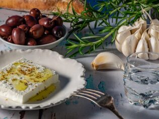 Greek,Feta,With,Olive,Oil,,Oregano,And,Kalamata,Olives.,A