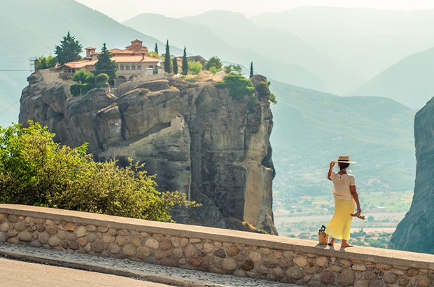 Athens to Meteora: Monasteries and Caves Day Tour with Lunch No3
