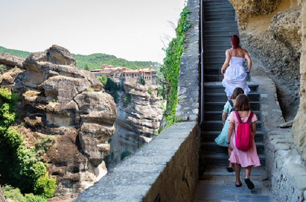 Athens to Meteora: Monasteries and Caves Day Tour with Lunch No4