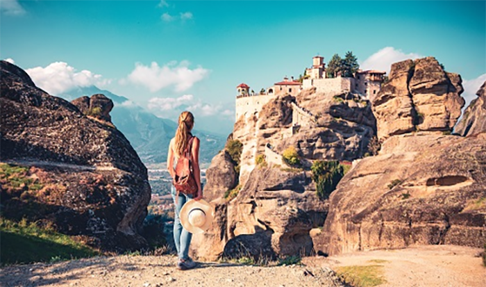 Athens to Meteora: Monasteries and Caves Day Tour with Lunch No1