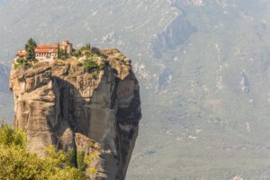 Read more about the article 2-Day Meteora Tour from Athens with Overnight Stay